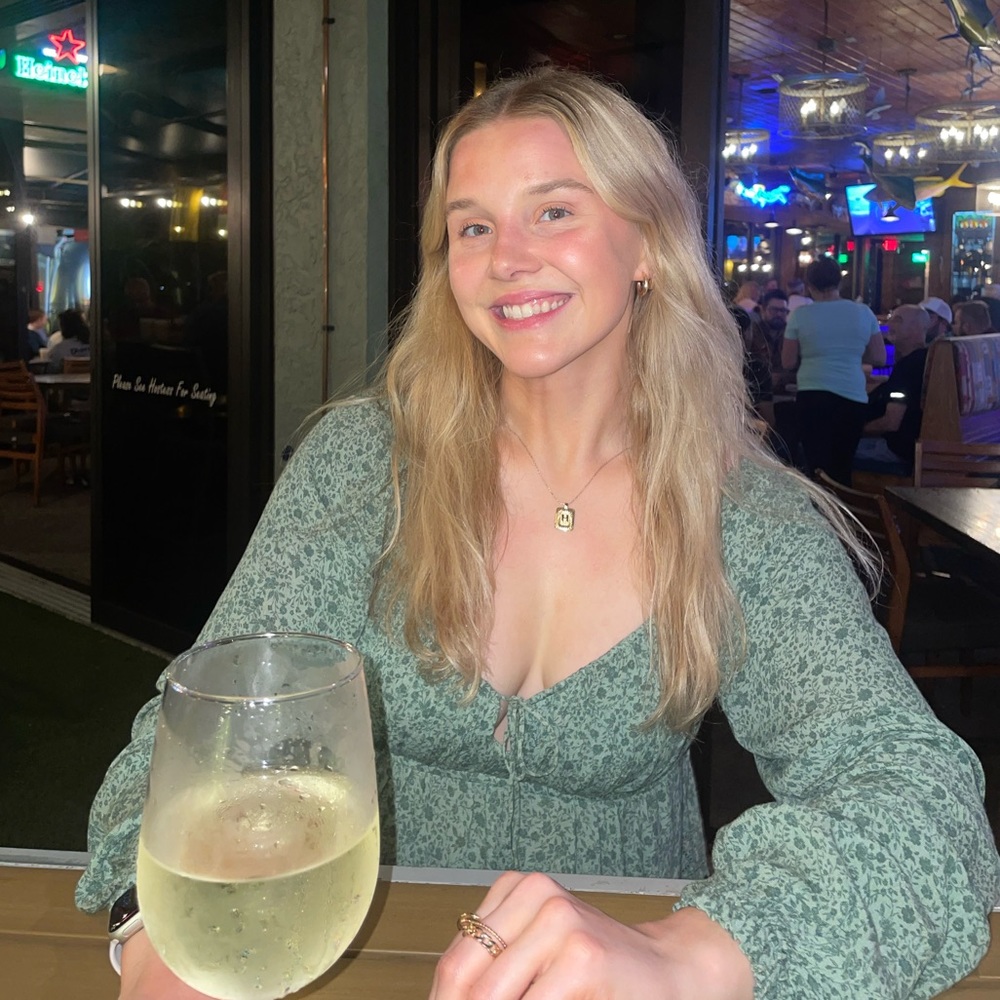 Meet your Posher, Holly